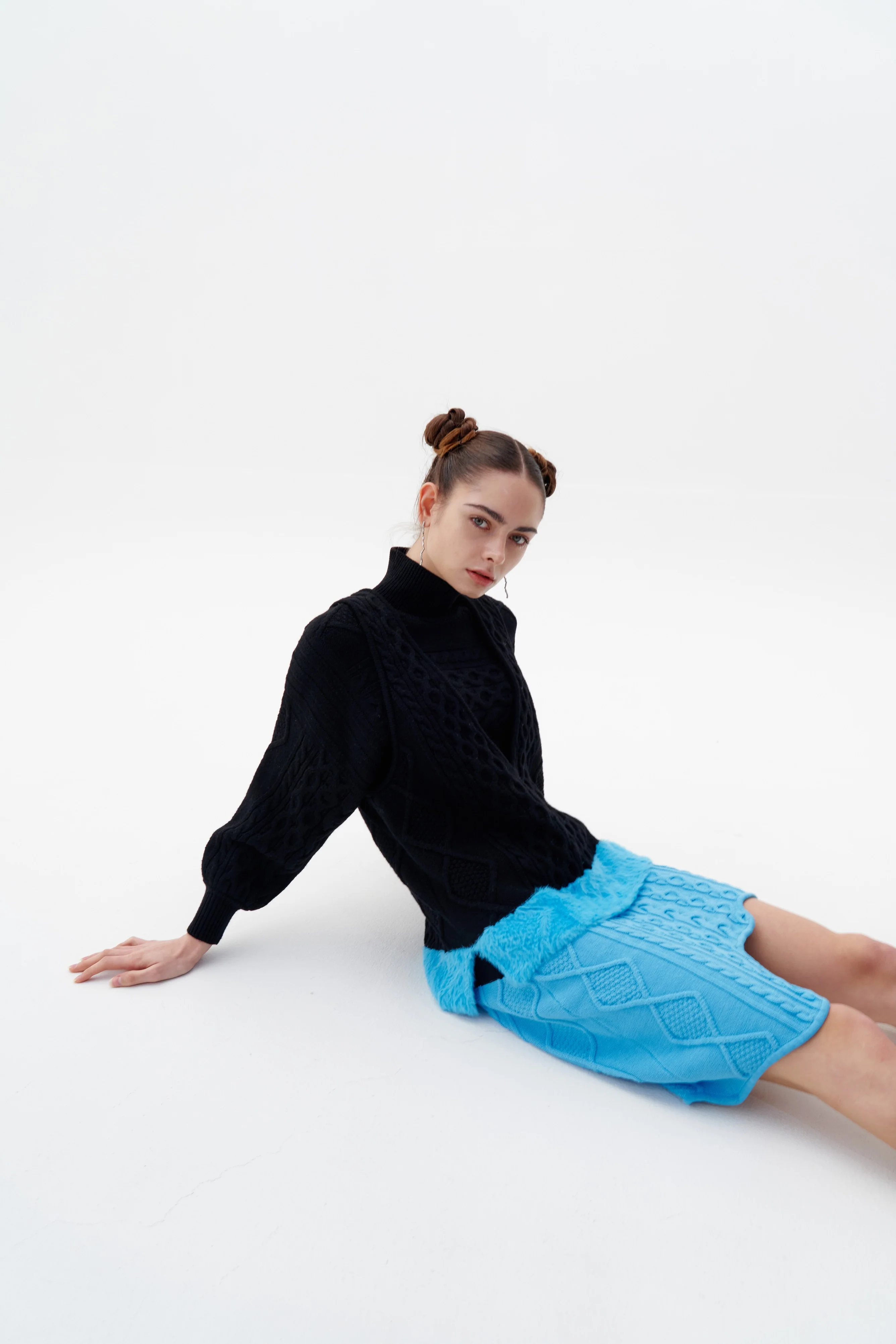 DIA MIXED CABLE KNIT WAVY MINI SKIRT
