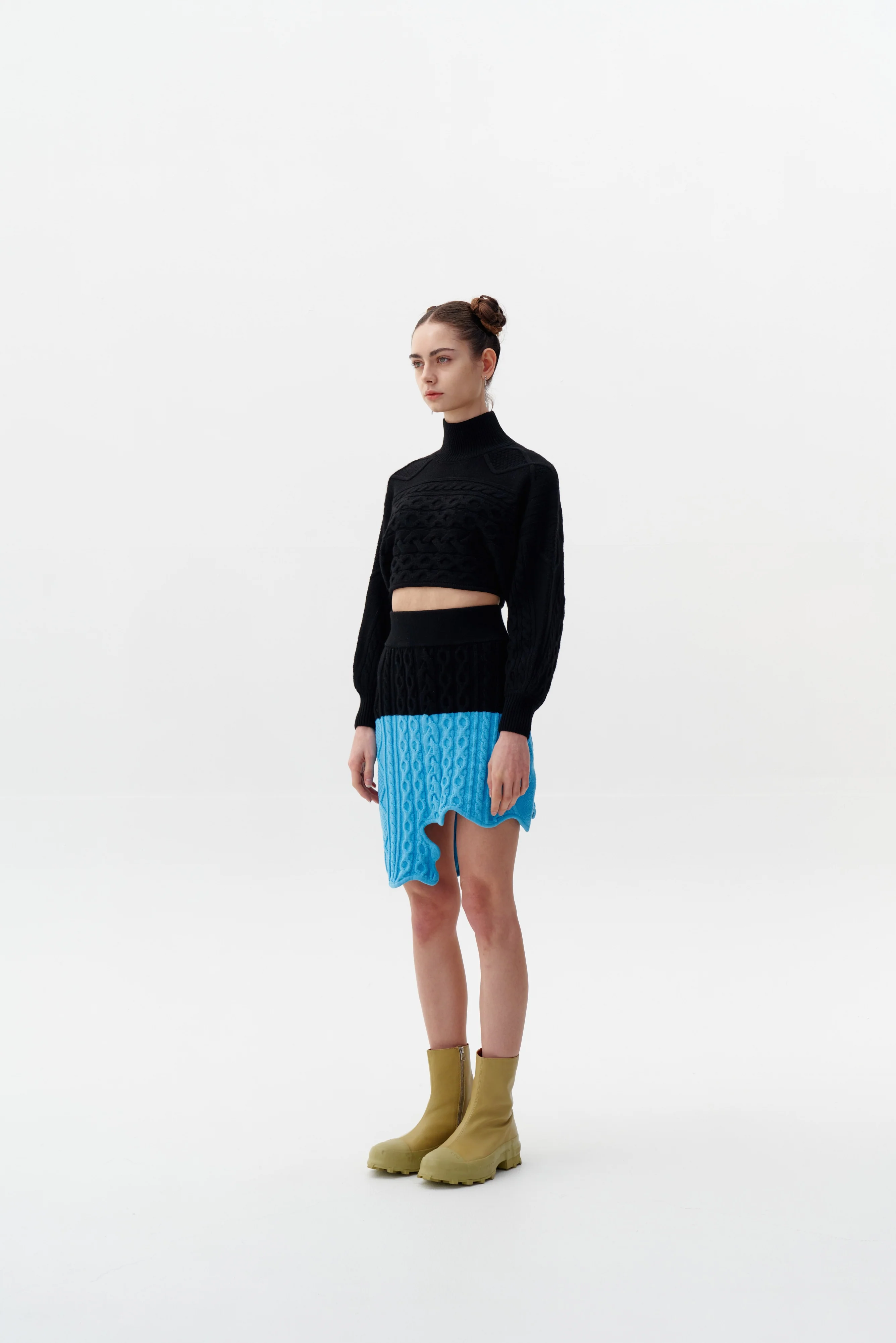 DIA MIXED CABLE KNIT WAVY MINI SKIRT - Image 3